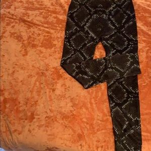 Snake skin print leggings